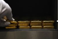 دلار جهانی بالا رفت اما طلا ثابت ماند