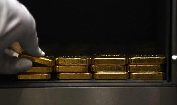 دلار جهانی بالا رفت اما طلا ثابت ماند دلار جهانی بالا رفت اما طلا ثابت ماند