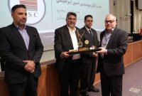 تندیس و لوح زرین سمپوزیوم ملی مدیران موفق به مدیرعامل شرکت فولاد خوزستان اعطا شد تندیس و لوح زرین سمپوزیوم ملی مدیران موفق به مدیرعامل شرکت فولاد خوزستان اعطا شد