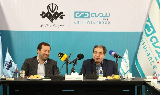 قرارداد مشارکت شرکت بیمه دی و صدا و سیما امضا شد قرارداد مشارکت شرکت بیمه دی و صدا و سیما امضا شد