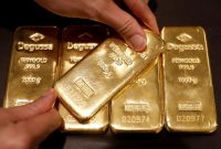 طلای جهانی در قله ماند