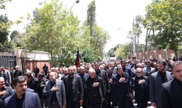 حضور پزشکیان و مخبر در اجتماع عزاداران حسینی نهاد ریاست جمهوری حضور پزشکیان و مخبر در اجتماع عزاداران حسینی نهاد ریاست جمهوری