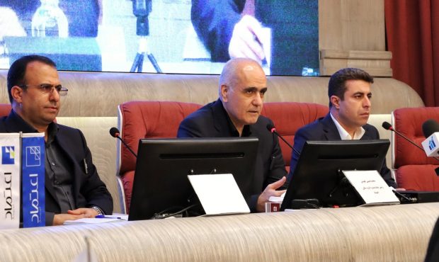 شرکت لیزینگ عصر اعتماد با سرمایه ۱۰۰۰ میلیارد تومان به بورس میآید شرکت لیزینگ عصر اعتماد با سرمایه ۱۰۰۰ میلیارد تومان به بورس میآید