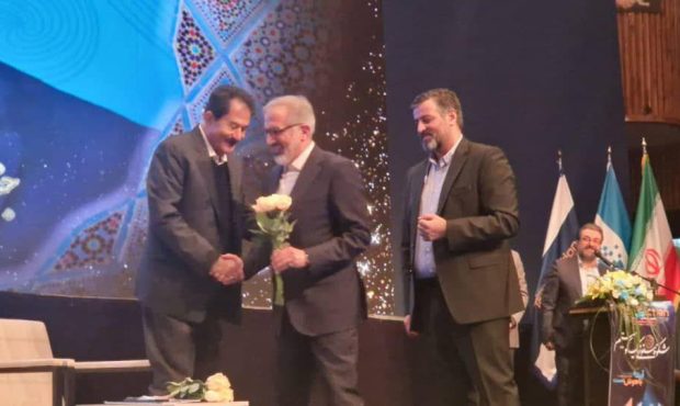 مدیرعامل بانک مسکن چهره برگزیده بانکی سال ۱۴۰۳ شد مدیرعامل بانک مسکن چهره برگزیده بانکی سال ۱۴۰۳ شد